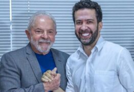 Janones desiste de disputa e anuncia apoio a Lula: “Estamos juntos”