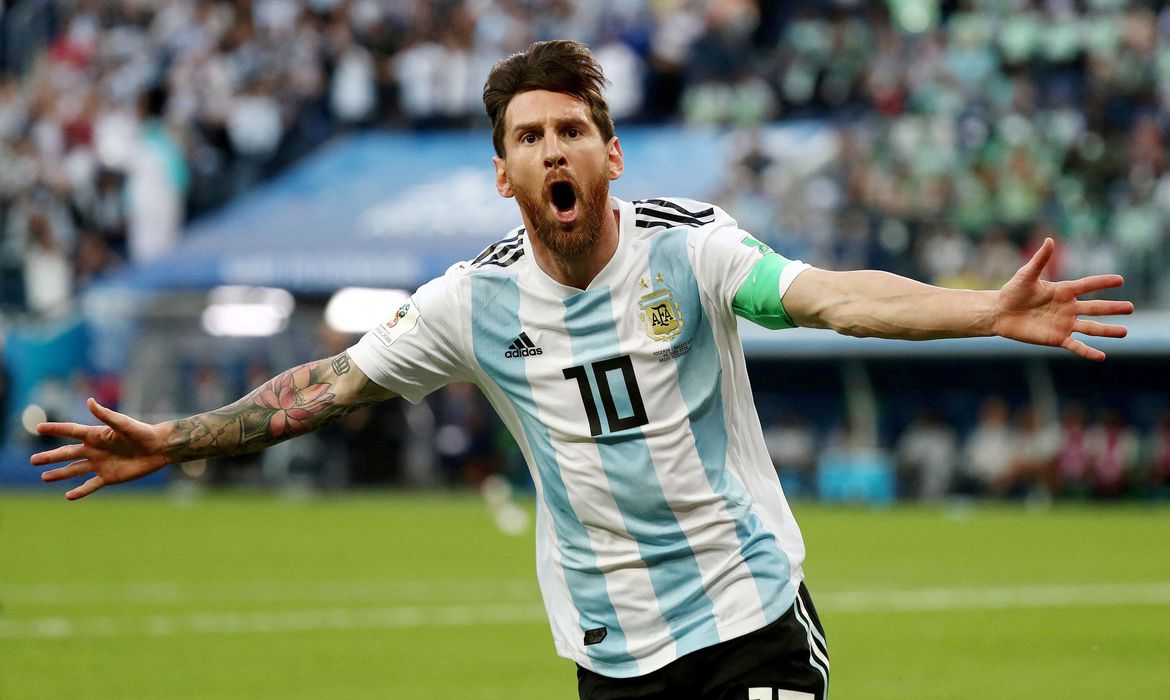 2022 11 11t152509z 1 lynxmpeiaa0nn rtroptp 4 soccer worldcup arg fans - PELA 7ª VEZ: Messi é eleito novamente como o melhor jogador do mundo