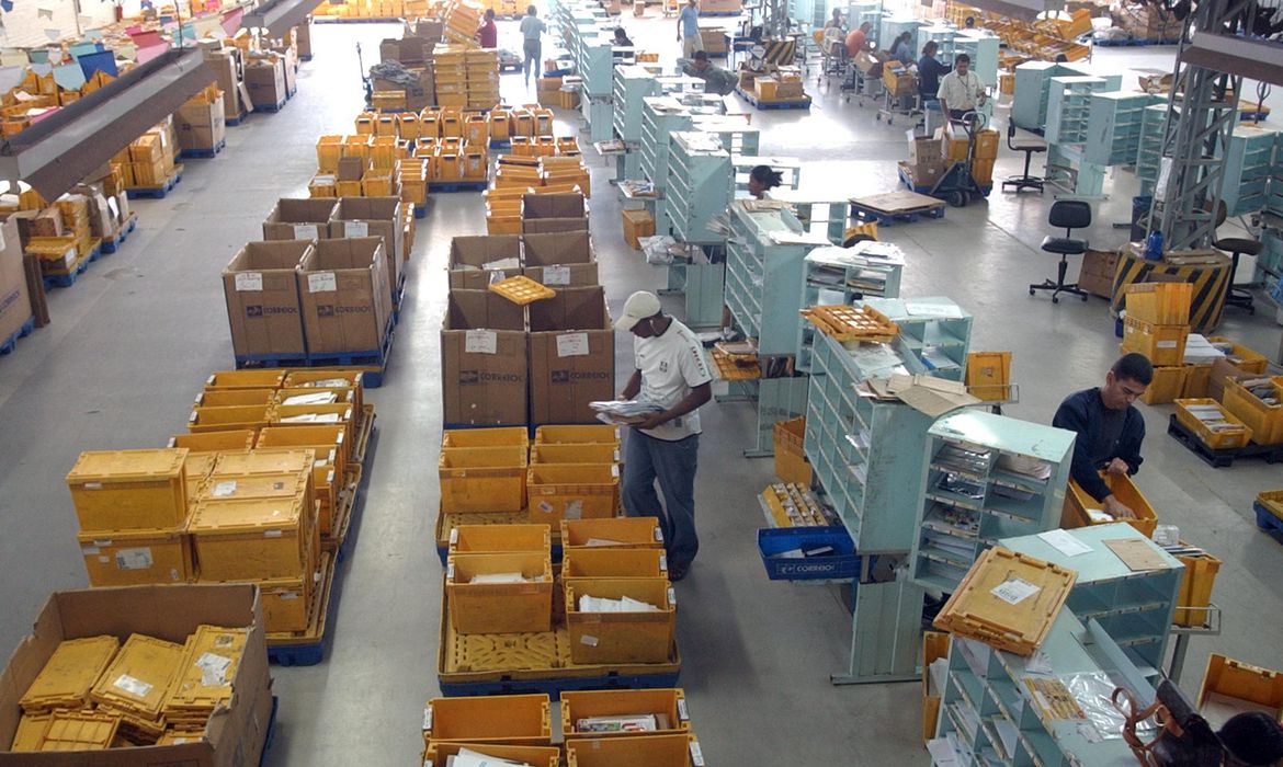 centro de distribuicao dos correios   elza fiuza arquivo agencia brasil - Correios vão leiloar 175 mil bens não entregues aos destinatários