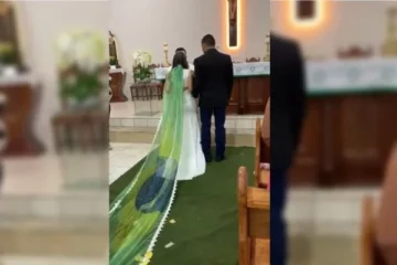 Mulher presa por atos golpistas em 8 de janeiro se casa de tornozeleira e bandeira do Brasil como véu; assista