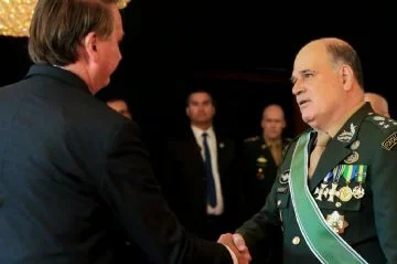 Ex-comandante do Exército teria ameaçado Bolsonaro de prisão, diz Cid em delação
