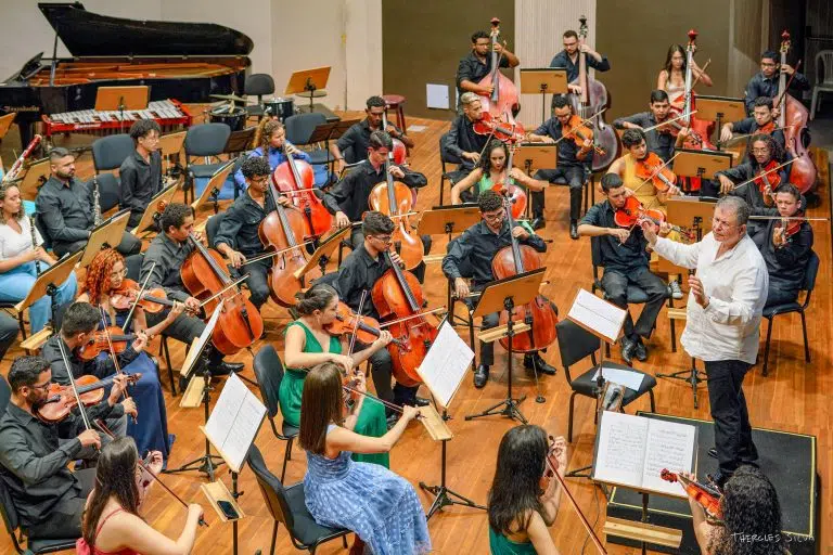 orquestra 2 768x512.jpg - Concerto da Orquestra Sinfônica Jovem da Paraíba tem músicas de Natal e trilha sonora de cinema nesta quinta-feira (7)