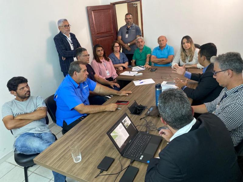 1 3 - Secretários da Prefeitura de Patos se reúnem com superintendente do IBGE para discutir dados do último censo