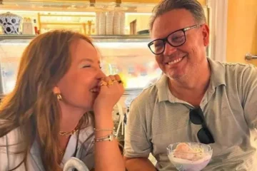 Pai de Larissa Manoela desabafa após casamento da atriz: 'Sentimento avassalador'