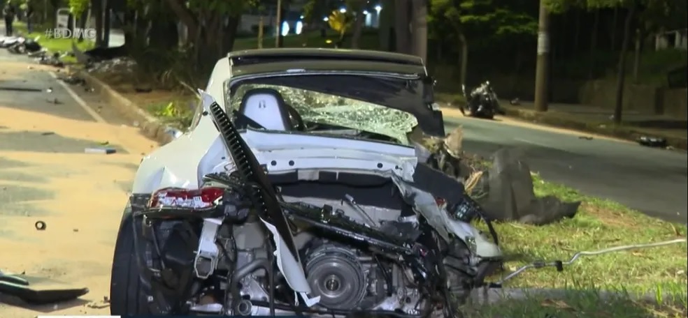 porsche - Acidente com Porsche a 250km/h deixa uma pessoa morta; carro fica totalmente destruído