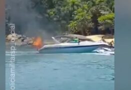 Lancha pega fogo e família é resgatada; vídeo mostra chamas na embarcação