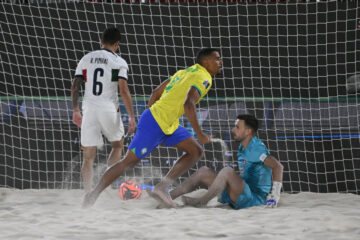 GGotpntWsAArny0 360x240 - Brasil fatura o hexacampeonato mundial de futebol de areia