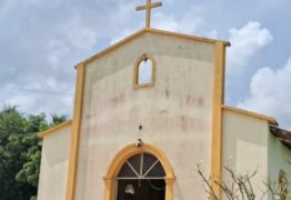 INUSITADO: Criminosos furtam sino de igreja católica na cidade de Sapé