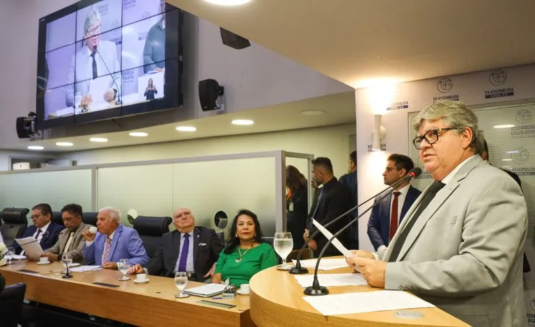 joao azevedo na assembleia hoje 7 de fevereiro - Durante sessão na ALPB, governador anuncia que a Paraíba terá 15 hospitais para tratamento contra o câncer