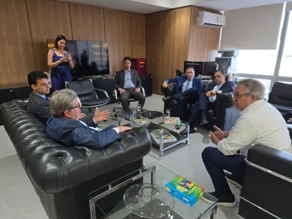 João Azevêdo e secretário de saúde Ari Reis discutem em Brasília habilitação de UTIs e novas Policlínicas com ministro Alexandre Padilha