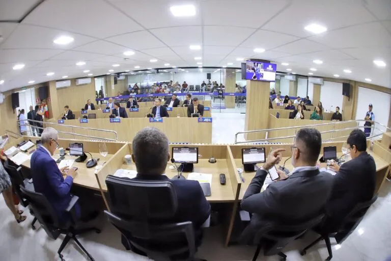 Por 7 a 6, vereadores de Cabedelo aprovam moção de retratação a Ricardo Barbosa em sessão tensa Por 7 a 6, vereadores de Cabedelo aprovam moção de retratação a Ricardo Barbosa em sessão tensa