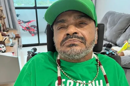 Arlindo Cruz é internado em CTI com diagnóstico de derrame pleural Arlindo Cruz é internado em CTI com diagnóstico de derrame pleural