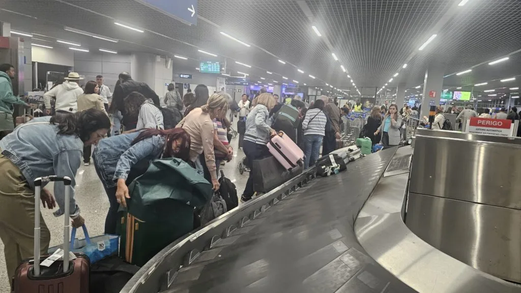 Voo da companhia Azul com 42 passageiros da Paraíba é suspenso após suposta invasão de terrorista