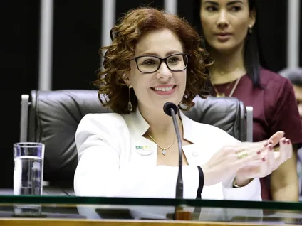 STF condena Carla Zambelli a 10 anos de prisão e perda do mandato por unanimidade
