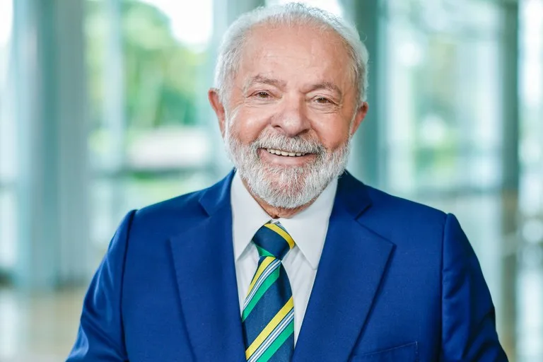 Presidente Lula assina MP que isenta conta de luz para 60 milhões de brasileiros
