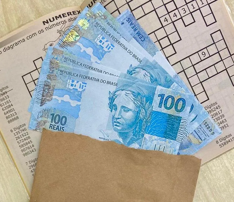 Polícia Federal prende dupla suspeita de receber cédulas falsas pelos Correios, na PB Polícia Federal prende dupla suspeita de receber cédulas falsas pelos Correios, na PB
