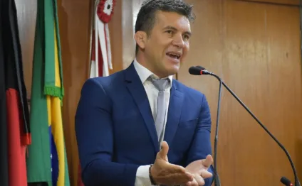 Projeto polêmico avança: Câmara quer proibir músicas com conteúdo “inadequado” em escolas