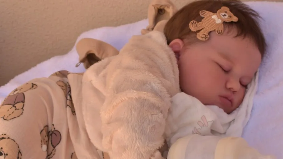 Posto nega vacina a bebê reborn e mulher causa confusão na unidade de saúde