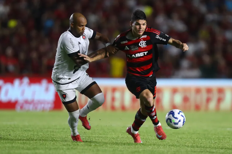 Jogo entre Botafogo-PB e Flamengo quebra recorde de renda no futebol nordestino Jogo entre Botafogo-PB e Flamengo quebra recorde de renda no futebol nordestino