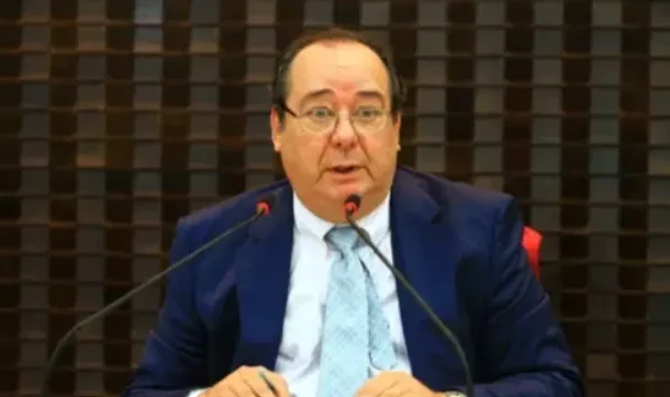 Presidente do TCE-PB pede desculpas após divulgar informação falsa da morte do ex-conselheiro Arthur Cunha Lima Presidente do TCE-PB pede desculpas após divulgar informação falsa da morte do ex-conselheiro Arthur Cunha Lima
