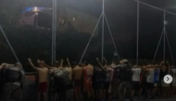 Futconha: PM interrompe campeonato de futsal que daria maconha como prêmio Futconha: PM interrompe campeonato de futsal que daria maconha como prêmio