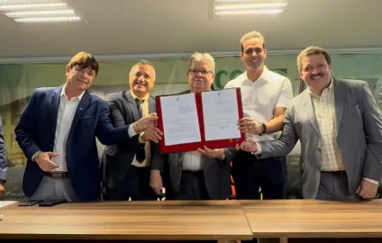 João Azevêdo entrega obras e anuncia incentivos fiscais durante agenda em Campina Grande