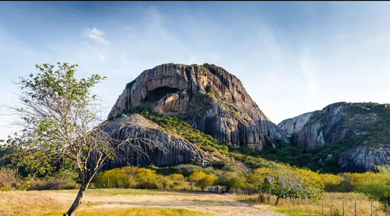 Pêndulo da Pedra da Boca, em Araruna, é suspenso temporariamente pela Sudema