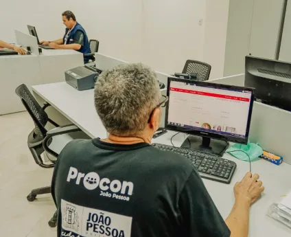 Procon-JP autua iFood e multa aplicativo por cobrança indevida de consumação mínima