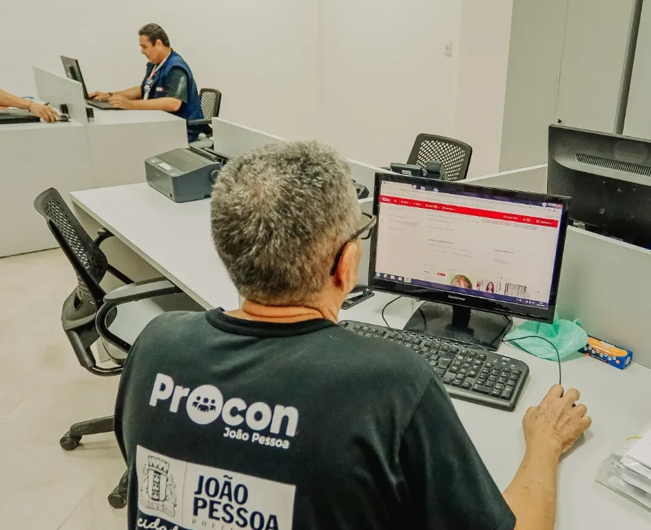 Procon-JP autua iFood e multa aplicativo por cobrança indevida de consumação mínima