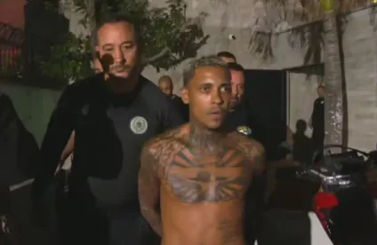 FAMOSO NA CADEIA: MC Poze do Rodo é preso suspeito de apologia ao crime e envolvimento com o tráfico de drogas
