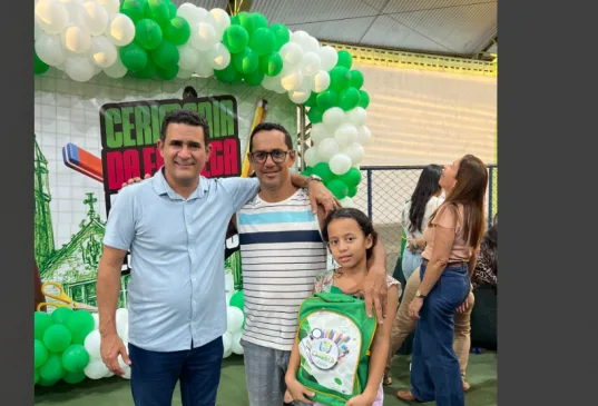 Gestão de Chico Nazário marca novo capítulo na educação de Caaporã com entrega histórica de kits escolares