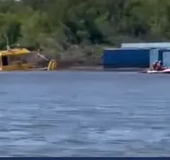 SUSTO: Rebocador afunda em obra da Ponte do Futuro em Cabedelo - VEJA O VÍDEO