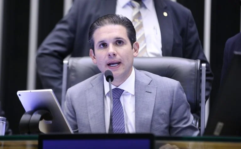 Fraudes no INSS: Motta quer pautar projetos com urgência na próxima semana Fraudes no INSS: Motta quer pautar projetos com urgência na próxima semana