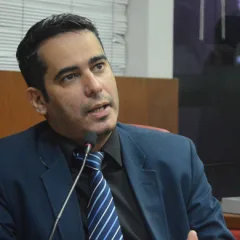 Ex-vereador Helton Renê é conduzido a Central de Polícia após suspeita de agressão