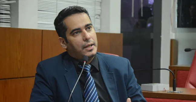 Ex-vereador Helton Renê é conduzido a Central de Polícia após suspeita de agressão
