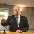 Lei de Bosco Carneiro isenta motoboys e transportadores de turismo do IPVA na Paraíba