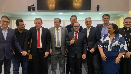 Wallison Bezerra recebe Medalha do Mérito Jornalístico Lena Guimarães na Assembleia Legislativa da Paraíba