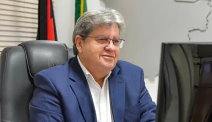 João Azevêdo está entre os 15 governadores mais bem pagos do Brasil; confira ranking