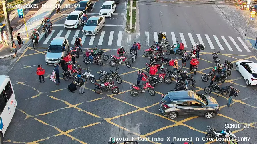 Motoboys e família de Kelton Marques fazem protesto no local da morte do entregador em Manaíra