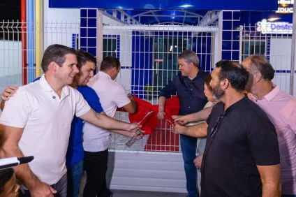 Efraim e Hugo, juntos no Sertão, inauguram escola em Desterro