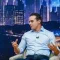 NA TV: Lucas Ribeiro critica dualidade de aliados do governo João Azevedo “com quem eles querem contar e estar? “