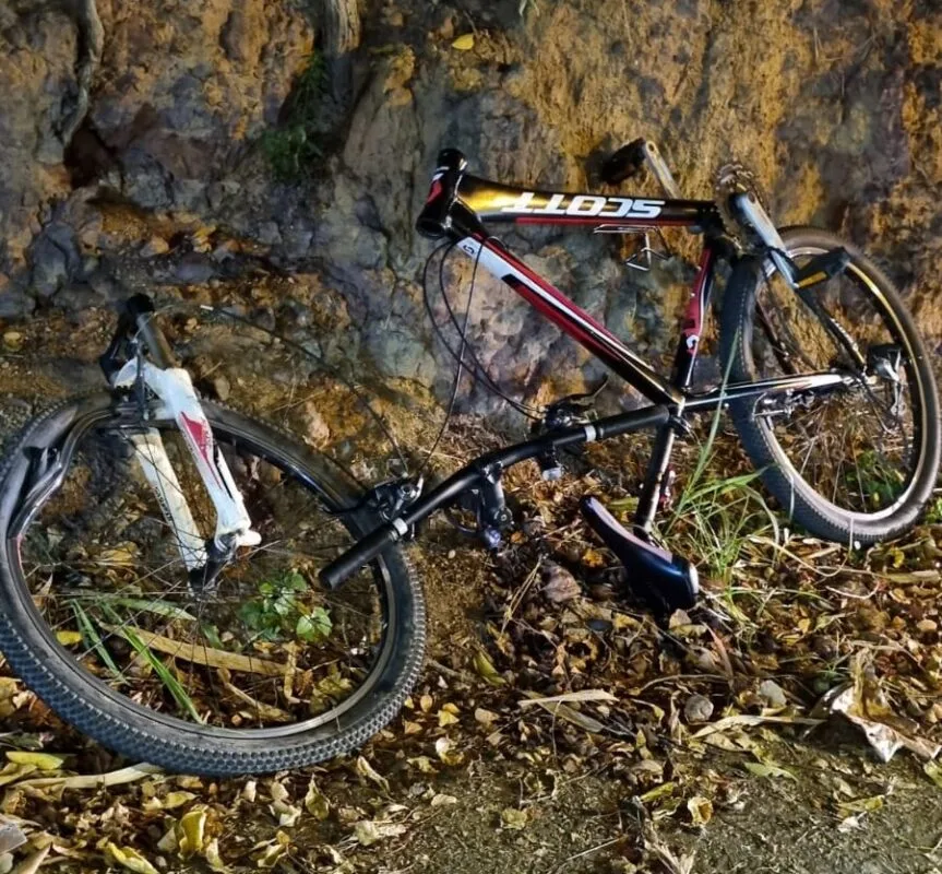 Ciclista é atingido por moto em faixa exclusiva no bairro do Miramar Ciclista é atingido por moto em faixa exclusiva no bairro do Miramar