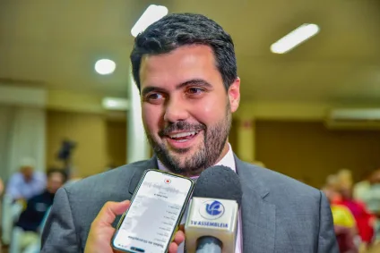 Lei de Wilson Filho garante assistência às mães solo na Paraíba