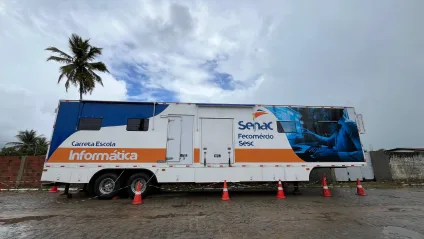 Conde recebe carreta-escola do Senac com cursos gratuitos de informática e gastronomia