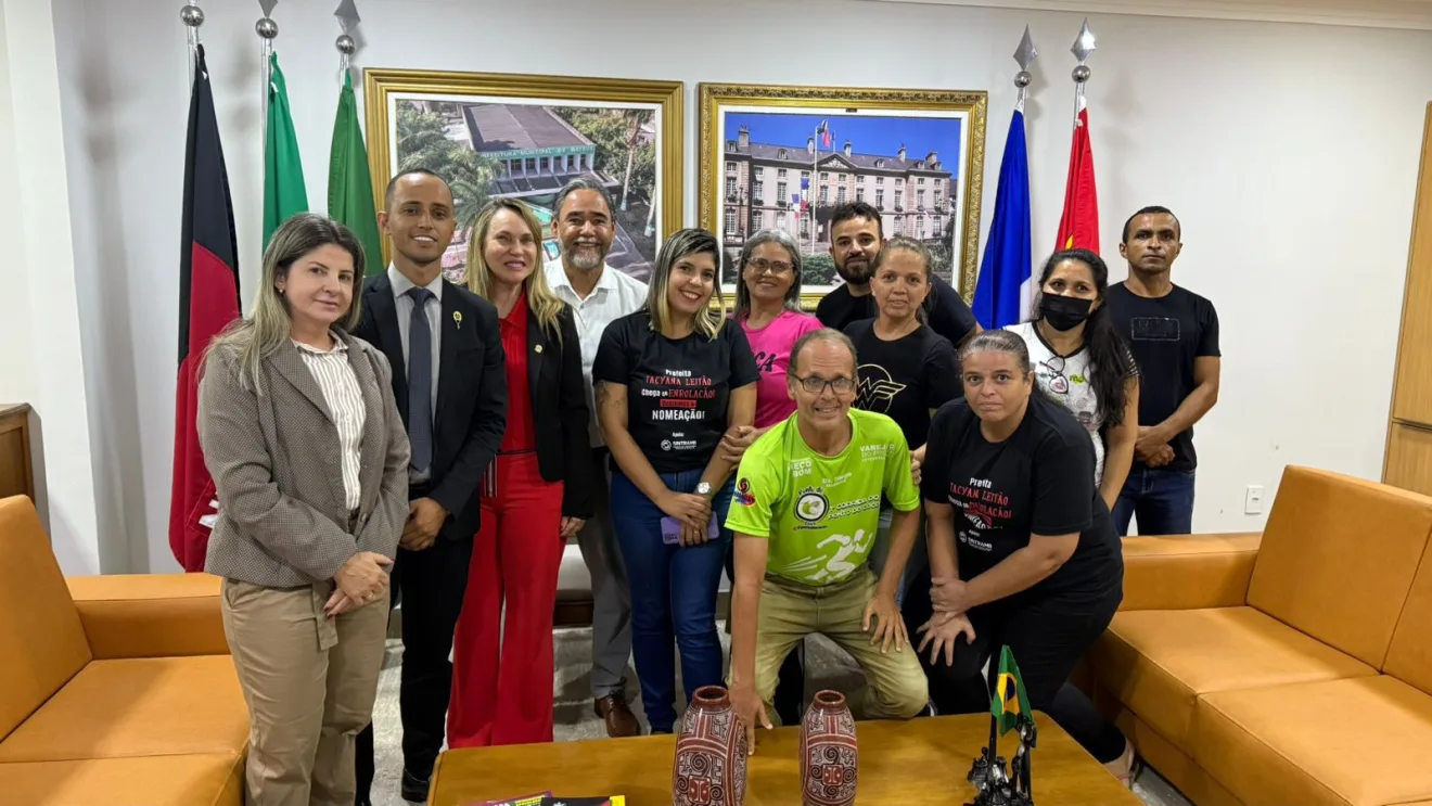 Sopa, cortesia e diálogo: Adriano Martins acolhe concursados e reafirma compromisso com a verdade e a justiça Sopa, cortesia e diálogo: Adriano Martins acolhe concursados e reafirma compromisso com a verdade e a justiça