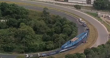 Carreta com transformador de 250 toneladas quebra e interdita trecho em Paulista, na Grande Recife
