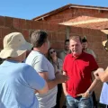 Chico Mendes discute abastecimento de água em São José da Lagoa Tapada com prefeito e Banco Mundial