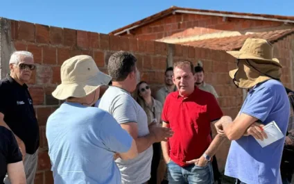 Chico Mendes discute abastecimento de água em São José da Lagoa Tapada com prefeito e Banco Mundial