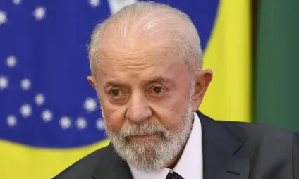 Lula defende regulação de redes: "Tudo tem controle, menos os aplicativos"