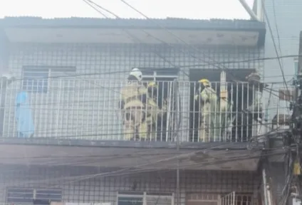 Bombeiros resgatam idosa após incêndio causado por panela de pressão em Campina Grande